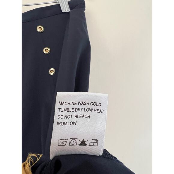 Tail Golf Classics Skorts Women's Midnight Navy Gold Buttons Size 10 - Picture 7 of 7
